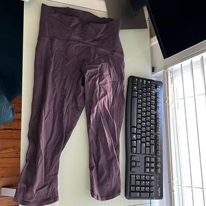 Size 6 leggings! Cropped, lands just below the knee